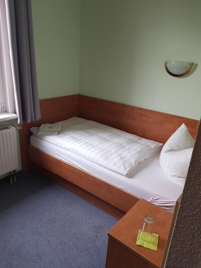 Hotel Zur Altstadt Calbe エクステリア 写真