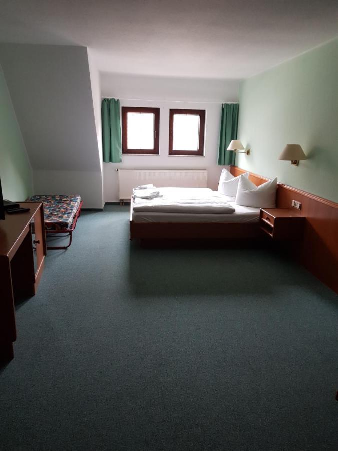 Hotel Zur Altstadt Calbe エクステリア 写真