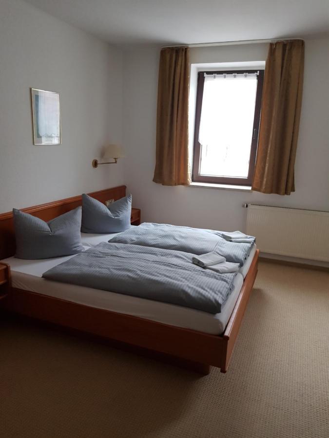 Hotel Zur Altstadt Calbe エクステリア 写真