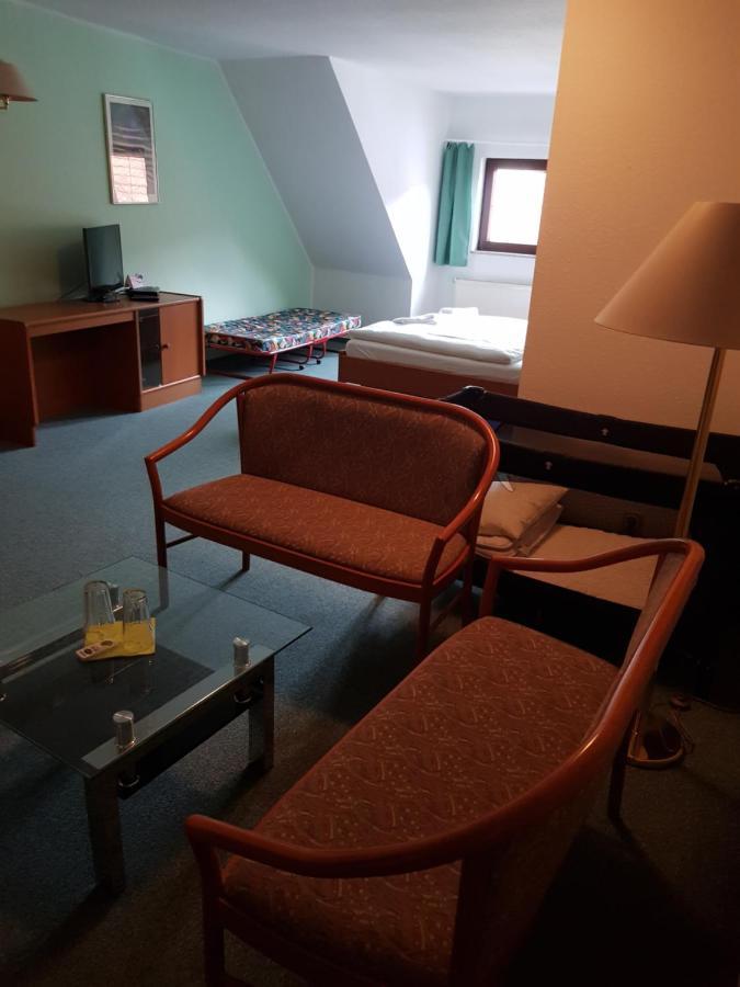 Hotel Zur Altstadt Calbe エクステリア 写真
