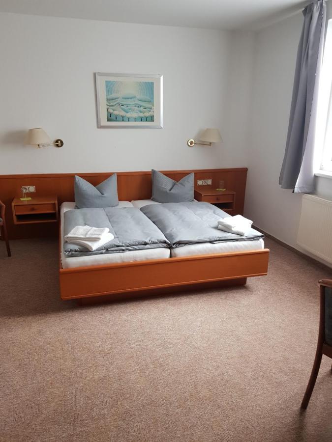 Hotel Zur Altstadt Calbe エクステリア 写真